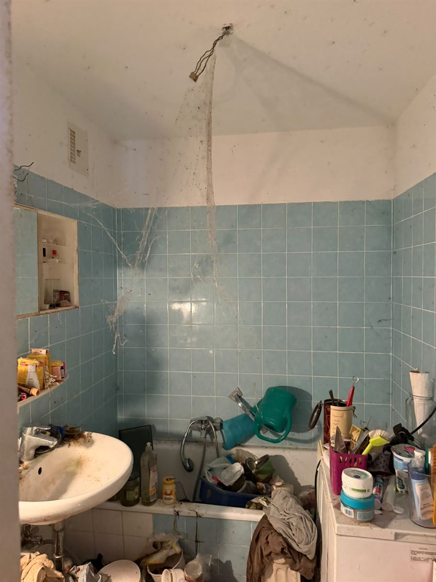 Wohnungsauflösung III · Bad – vorher