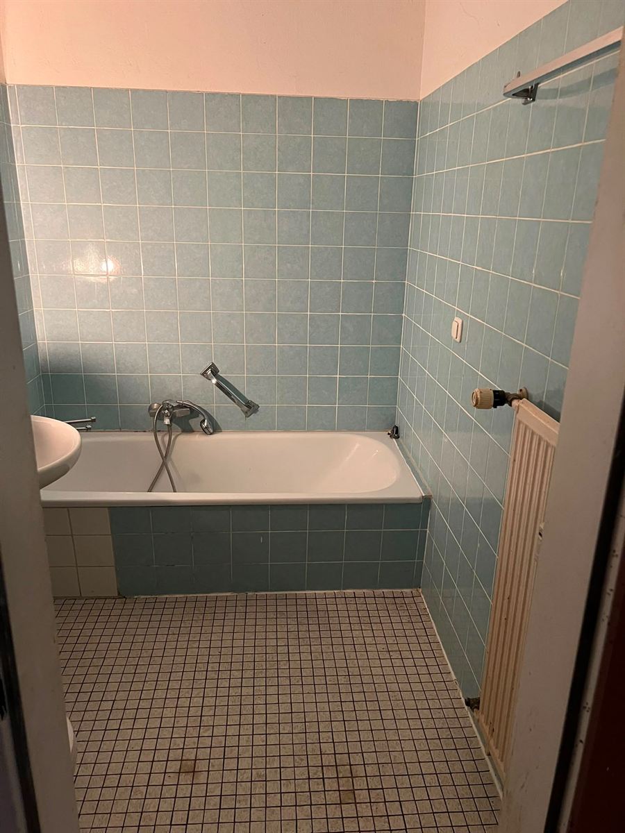 Wohnungsauflösung III · Badewanne – nachher
