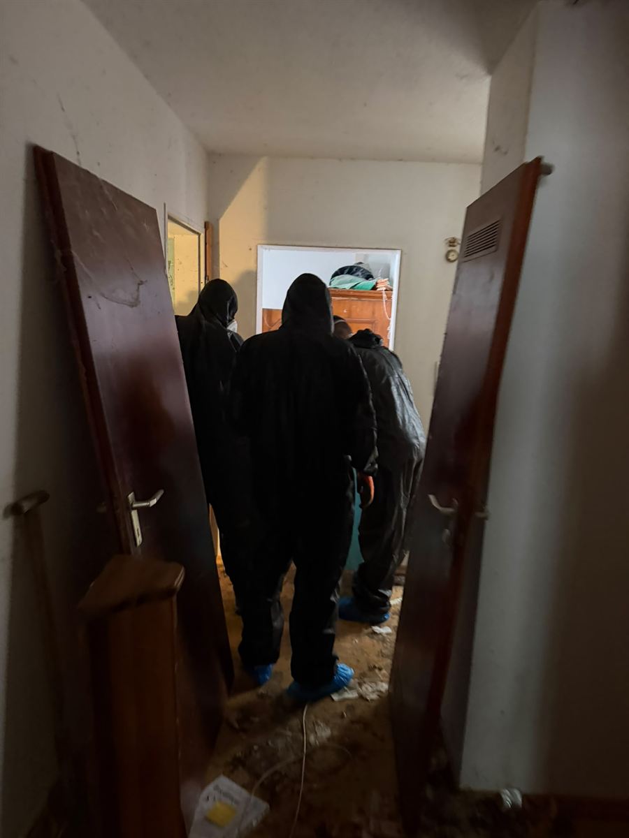 Wohnungsauflösung III · Flur – vorher