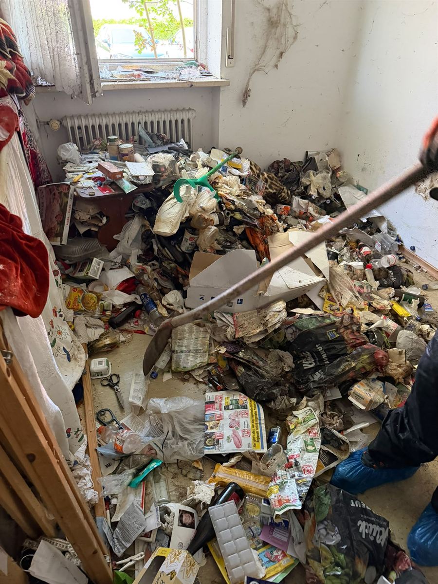 Wohnungsauflösung III · Zimmer – vorher